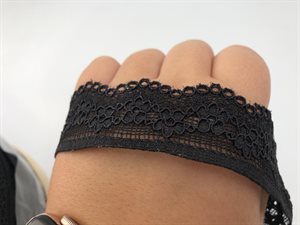 Blondekant - elastisk i sort og lidt blank, ca 2,5 cm
